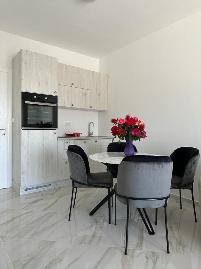 Villa Holiday Apartments Бар Екстериор снимка