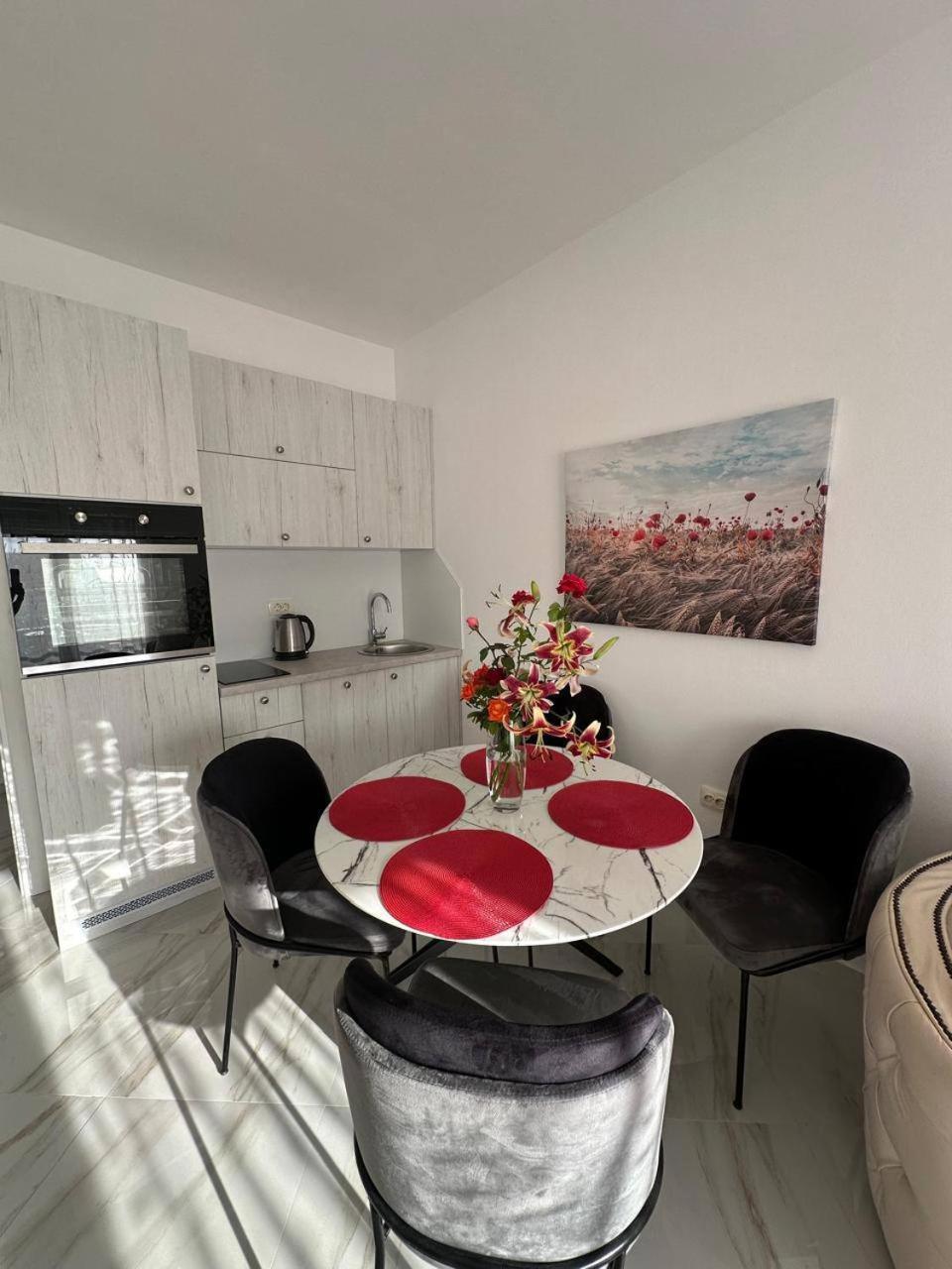 Villa Holiday Apartments Бар Екстериор снимка